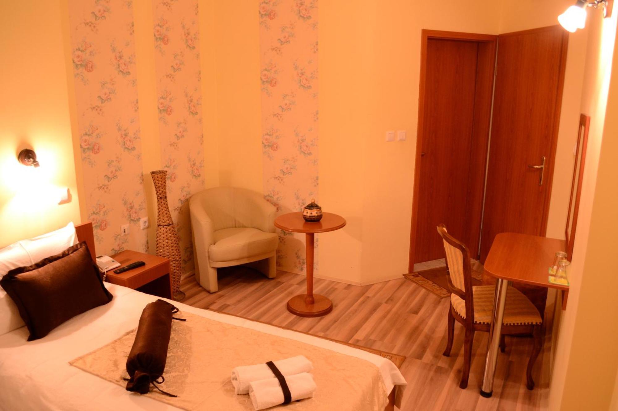 Hotel Pine スコピエ 部屋 写真