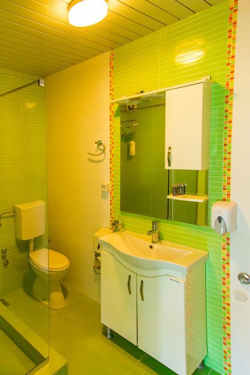 Hotel Pine スコピエ エクステリア 写真