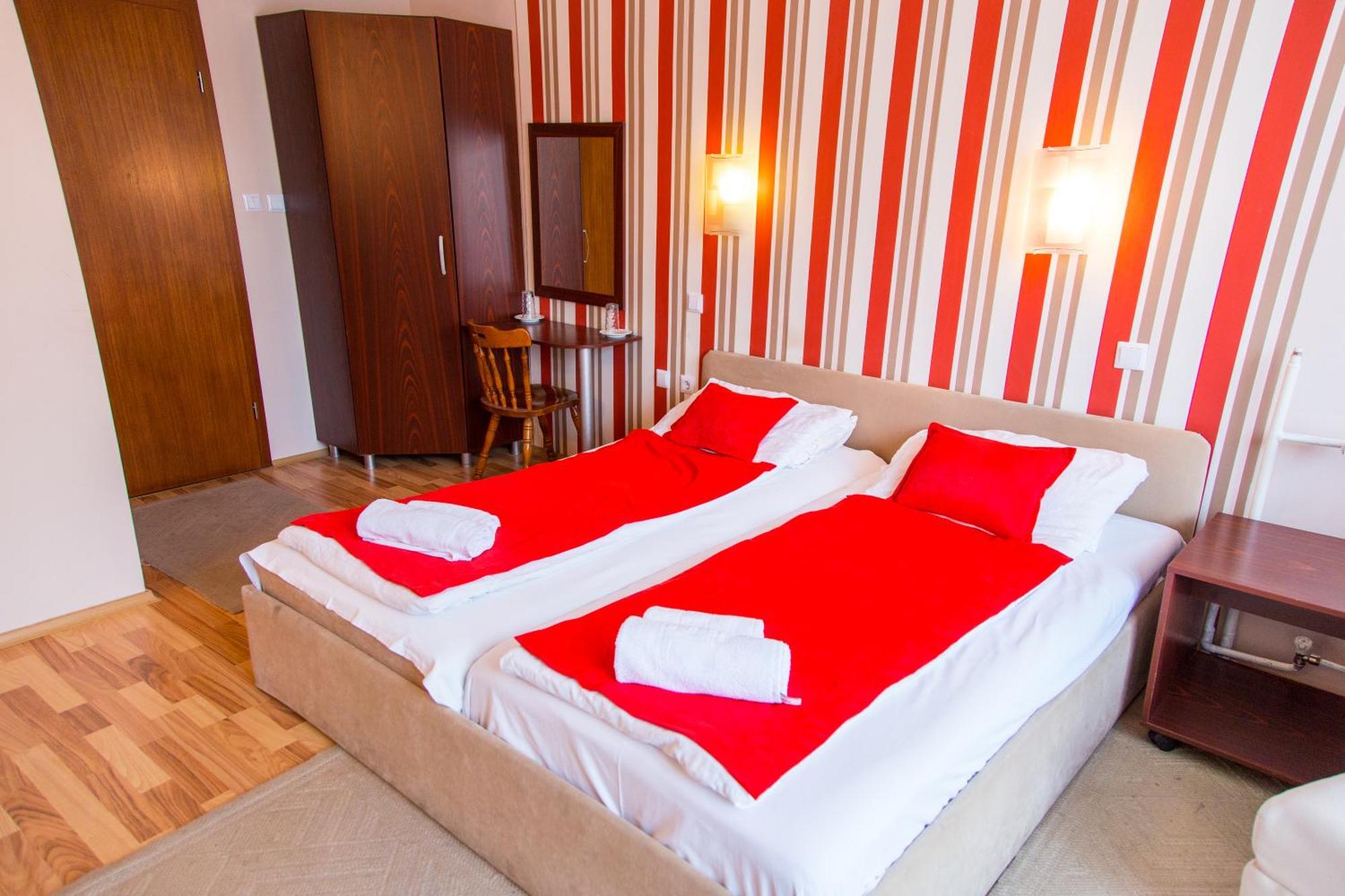 Hotel Pine スコピエ エクステリア 写真