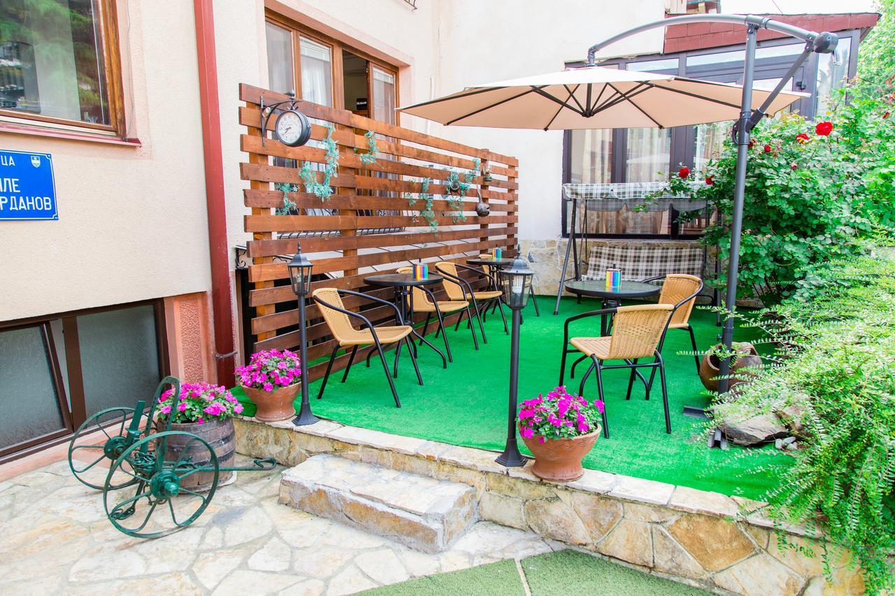 Hotel Pine スコピエ エクステリア 写真