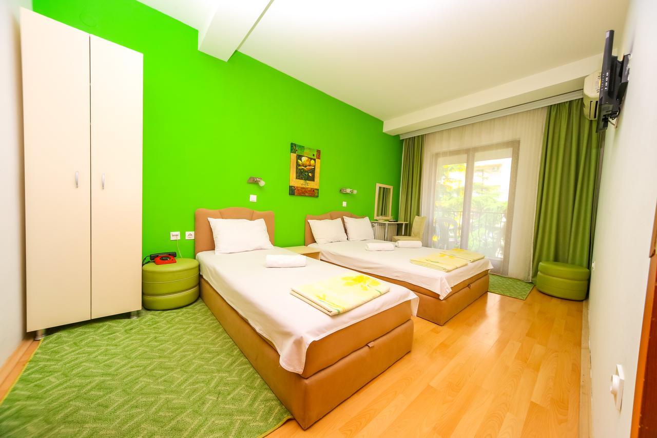 Hotel Pine スコピエ エクステリア 写真