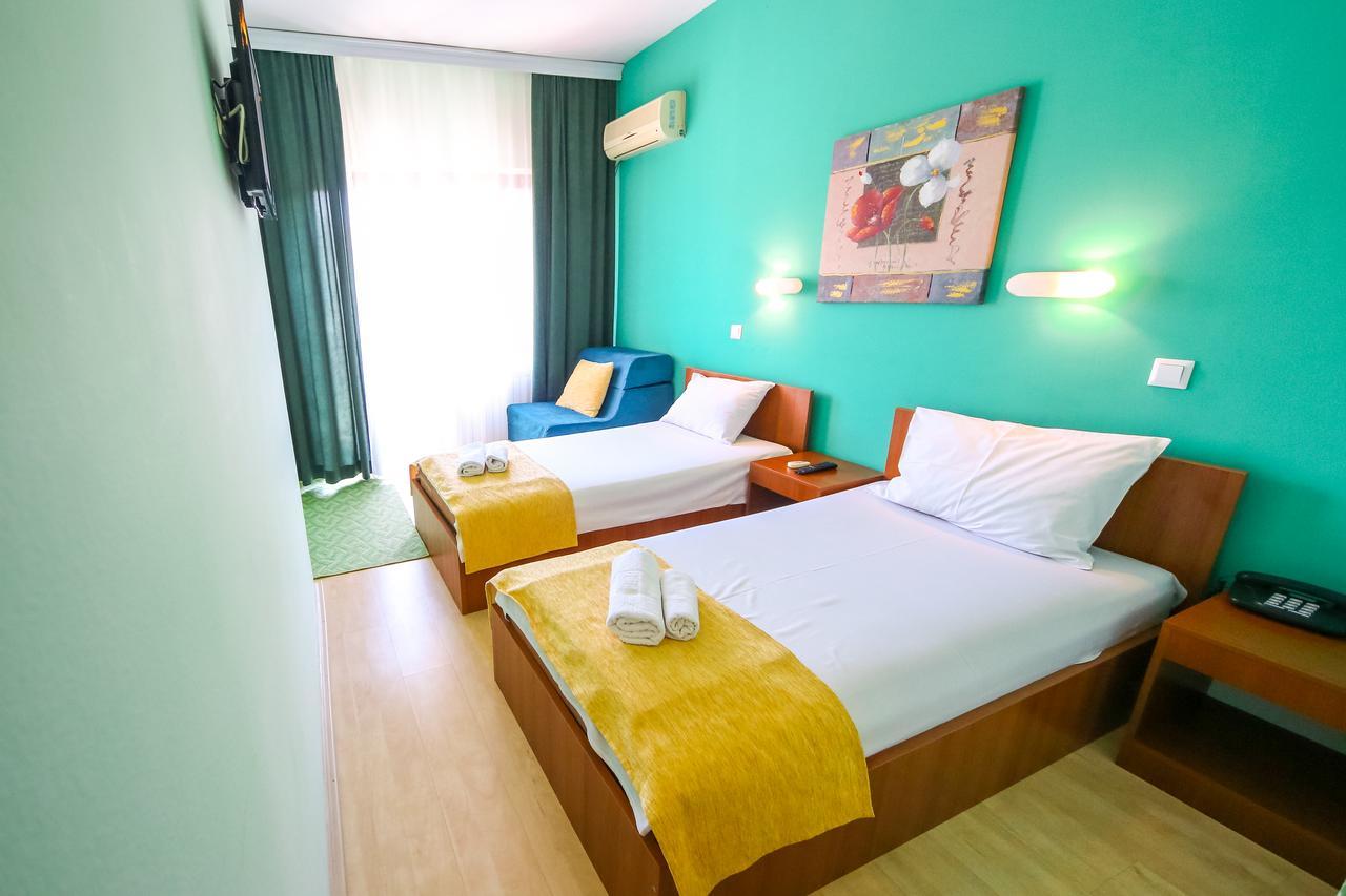 Hotel Pine スコピエ エクステリア 写真