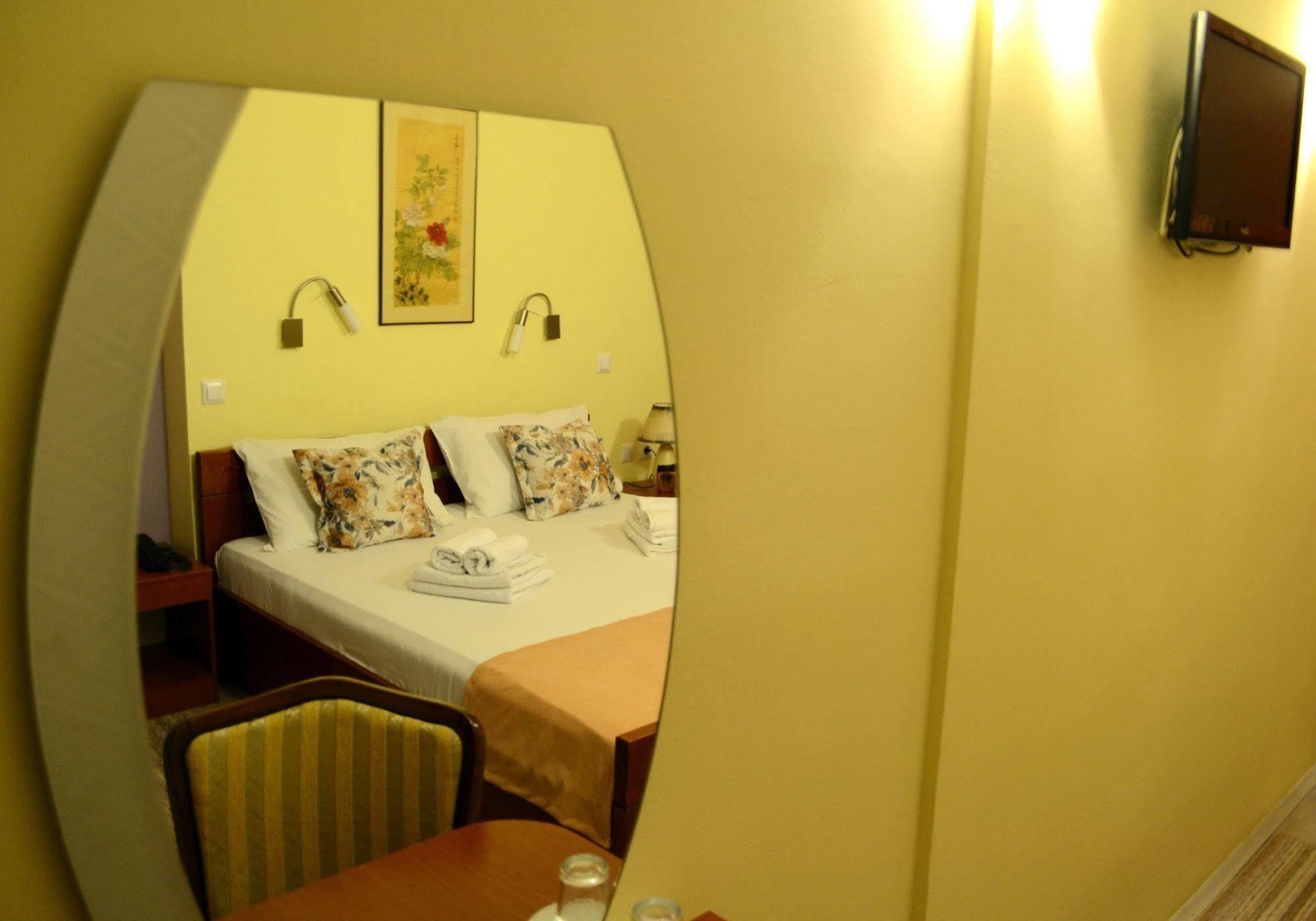 Hotel Pine スコピエ エクステリア 写真
