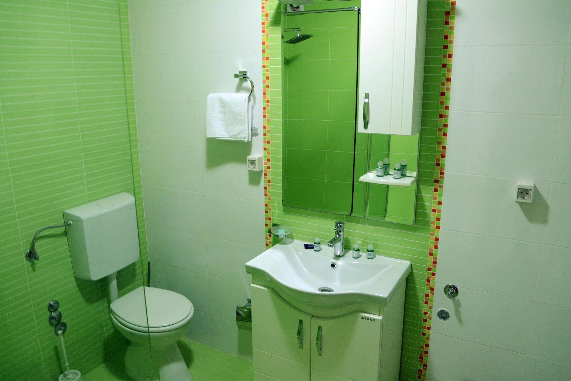 Hotel Pine スコピエ エクステリア 写真