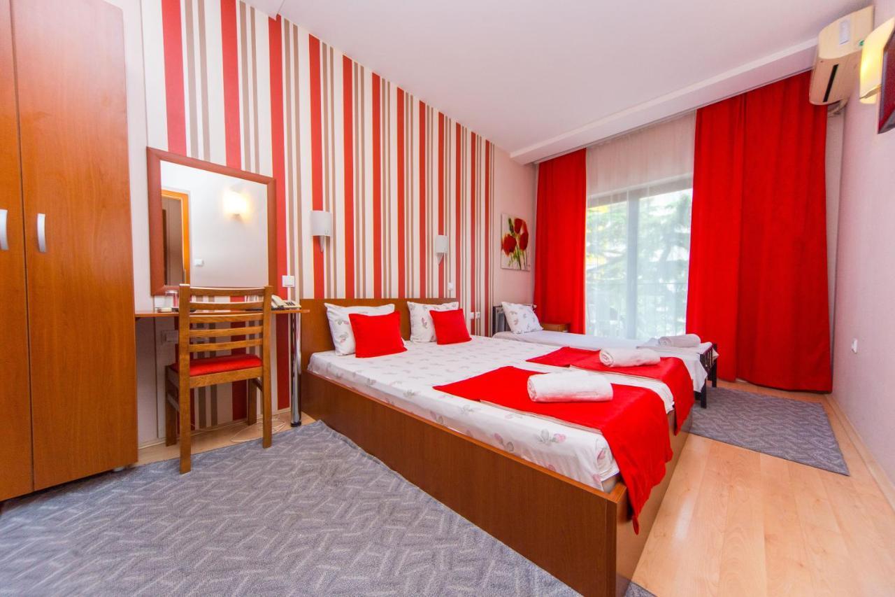 Hotel Pine スコピエ エクステリア 写真