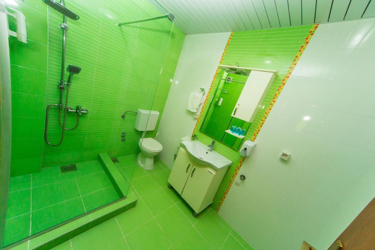 Hotel Pine スコピエ エクステリア 写真